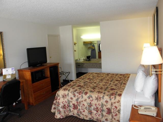 Americas Best Value Inn Bowie Номер фото
